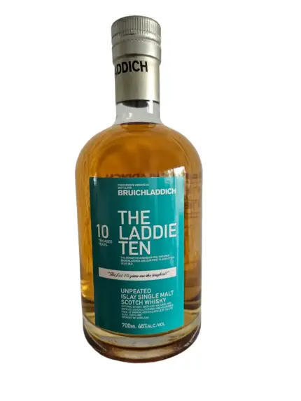 Die Flasche „Bruichladdich The Laddie Ten“ zeigt den unverfälschten 10 Jahre Islay Single Malt ungetorft, 46% vol., klarer Label-Aufdruck.